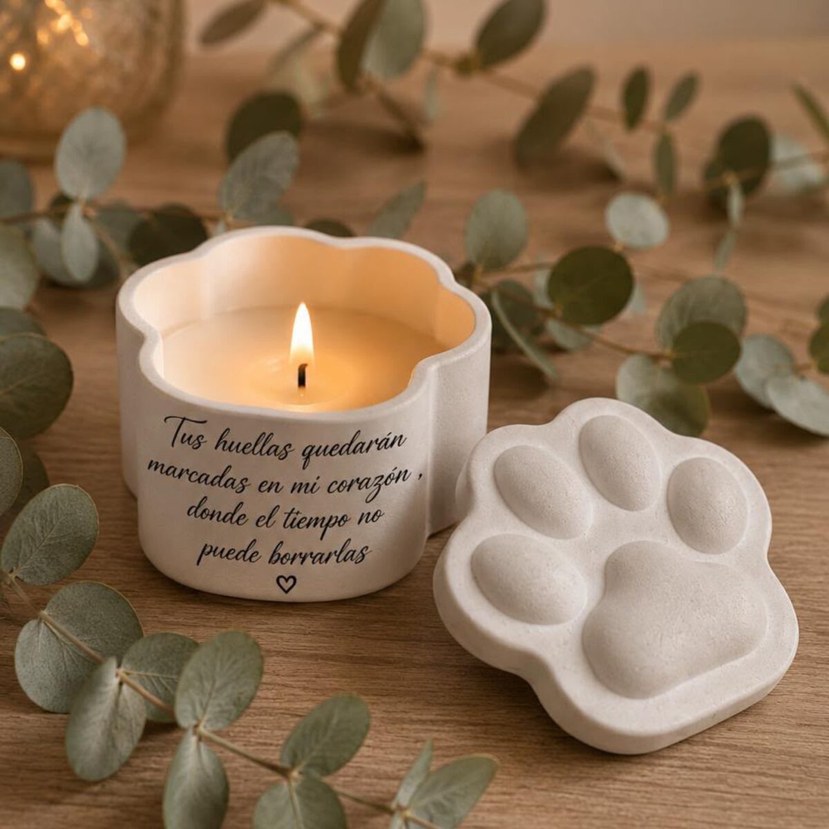 Vela memorial de mascota en cemento blanco con tapa de huella - Fina Coquetería Medellín